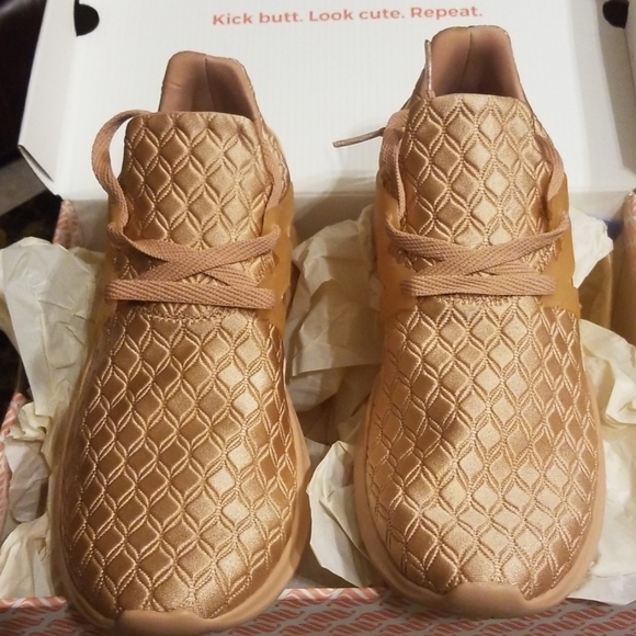 🔮NWT Fabletics Sneakers Quilted Indio Rose Gold - Picture 5 of 11